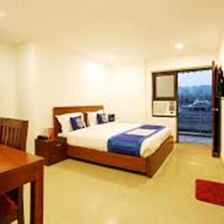 Hotel Star Light New Delhi Eksteriør billede